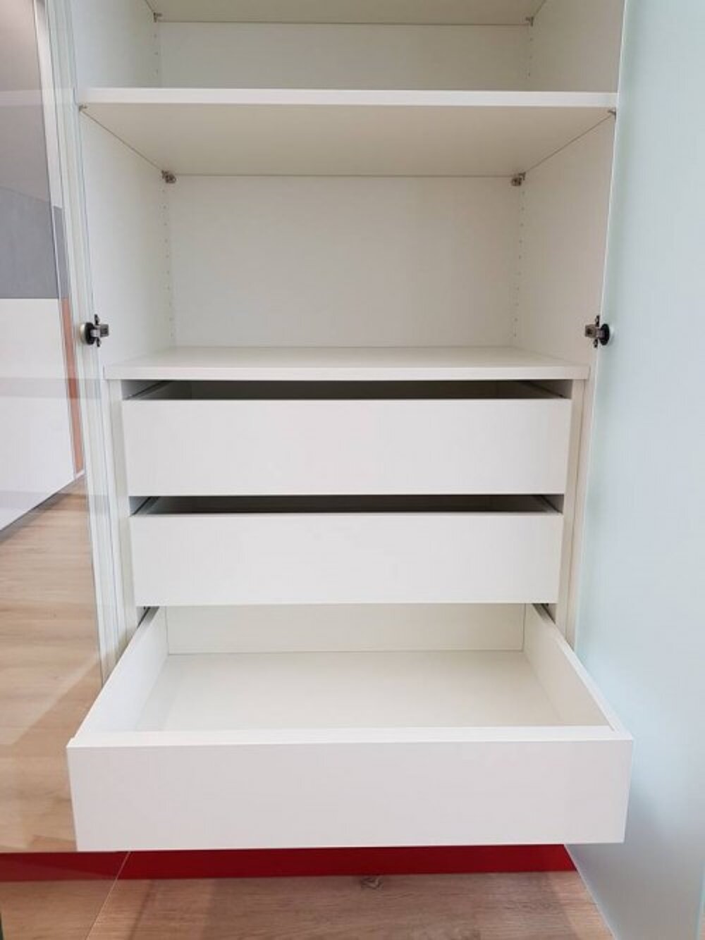 Innenliegender Schubkasten