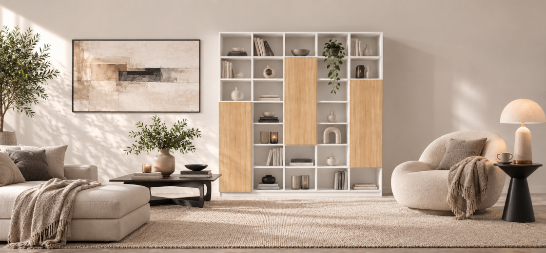 Wohnzimmerschrank mit offenen und geschlossenen Schrankelementen